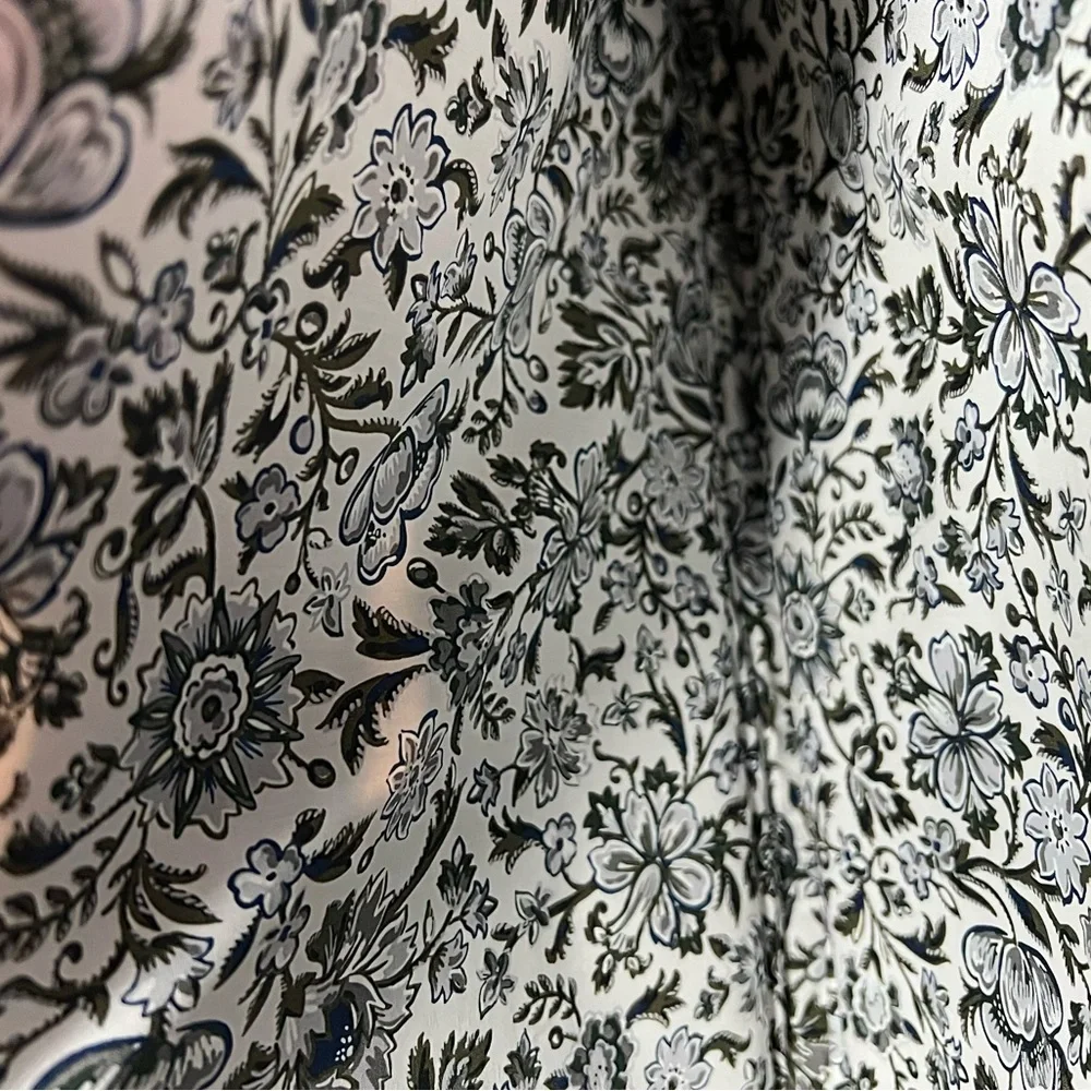 Vera Bradley nice sleeve